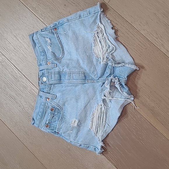 Levi's 501 Jean Shorts Women's sz 26 Mis Rise Light Wash Distressed Button Fly - Picture 1 of 10